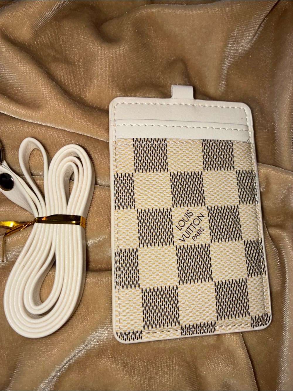 Luxury Checkered Card Holder with Detachable Strap - White/gray idea lariat